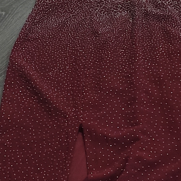 Elegant ESH Design wine red evening gown - Picture 9 of 10